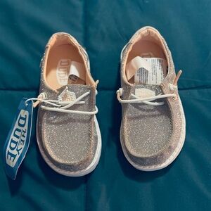 Hey Dude toddler 8T Wendy Metallic Sparkle- rose gold 🌟